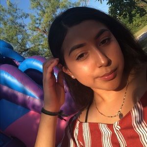 Meet your Posher, Iris